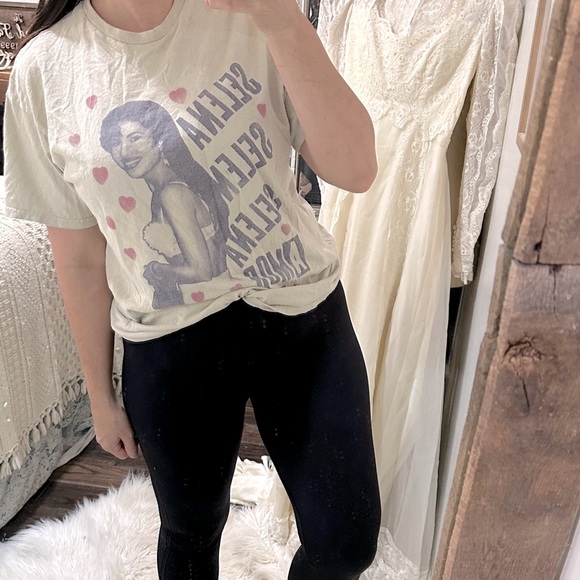 Junk Food Clothing Beige Selena Graphic Tee size medium - Picture 1 of 5